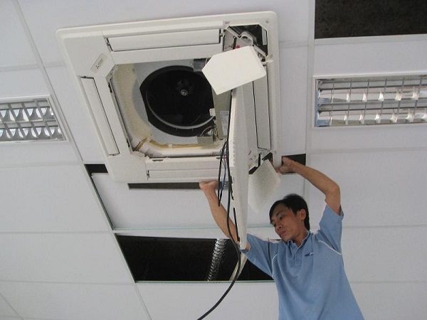 Hướng dẫn cách vệ sinh máy lạnh âm trần chi tiết